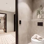 Luxurious In The Heart Of With Private Parking Берген