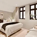Βίλα Luxurious In The Heart Of With Private Parking