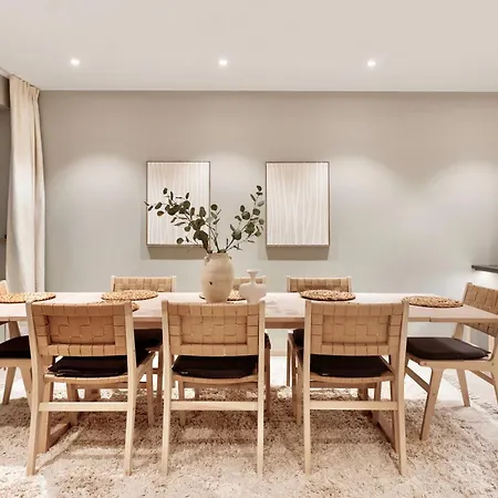Luxurious In The Heart Of With Private Parking Villaer