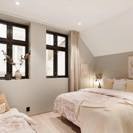 Luxurious In The Heart Of With Private Parking Villaer Bergen