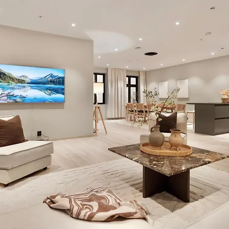 Luxurious In The Heart Of With Private Parking Villaer