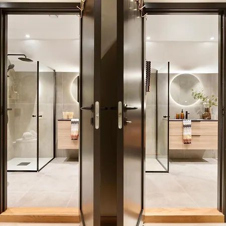 Luxurious In The Heart Of With Private Parking 빌라